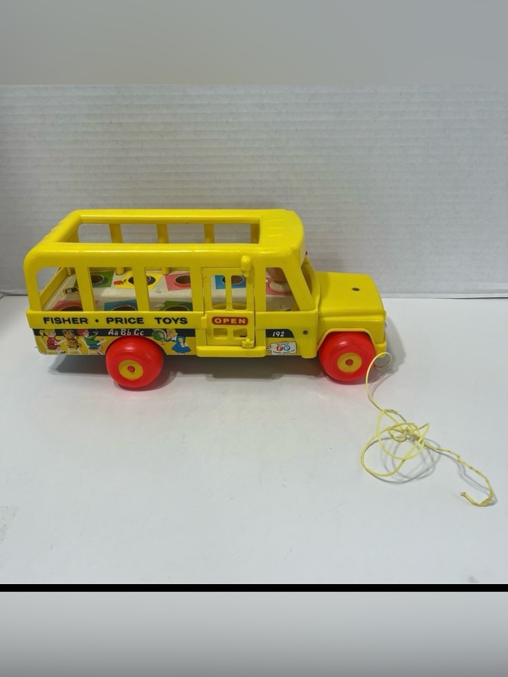 VINTAGE FISHER PRICE LITTLE PEOPLE School Bus pull toy